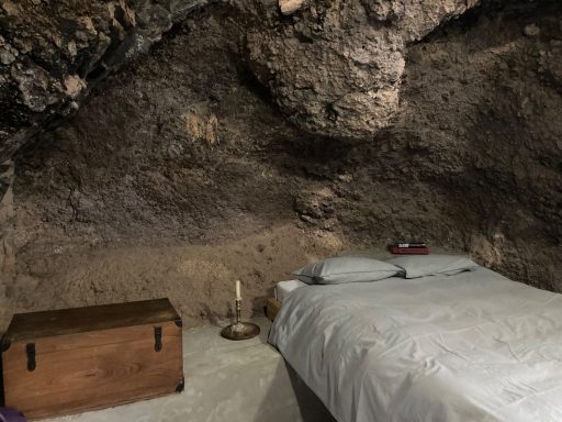 Bett in der Höhle Höhlenbett
